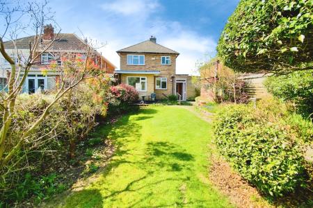 3 bedroom Detached house for sale in Oakcroft Avenue, Kirby Muxloe, LE9