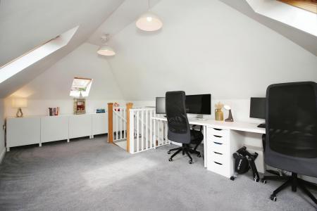 3 bedroom Semi-detached house for sale in Oakthorpe Avenue, Leicester, LE3