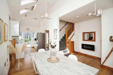 3 bedroom Semi-detached house for sale in Oakthorpe Avenue, Leicester, LE3