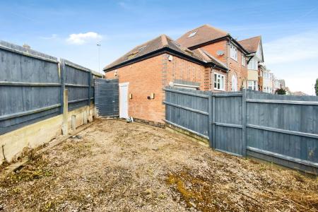 3 bedroom Semi-detached house for sale in Oakthorpe Avenue, Leicester, LE3