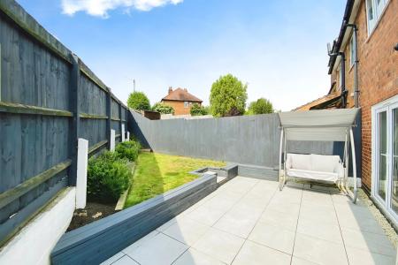 3 bedroom Semi-detached house for sale in Oakthorpe Avenue, Leicester, LE3