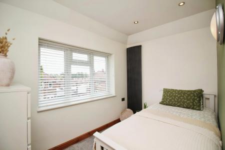 3 bedroom Semi-detached house for sale in Oakthorpe Avenue, Leicester, LE3