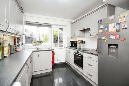 3 bedroom End of terrace house for sale in Park Rise, Leicester, LE3