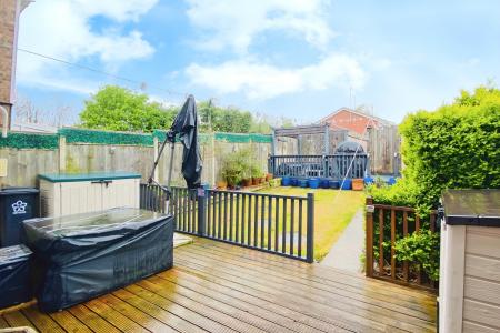 3 bedroom End of terrace house for sale in Park Rise, Leicester, LE3