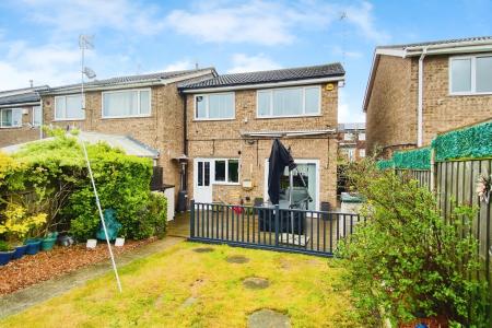 3 bedroom End of terrace house for sale in Park Rise, Leicester, LE3