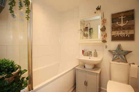 2 bedroom Semi-detached house for sale in Pickard Way, Leicester Forest East, LE3