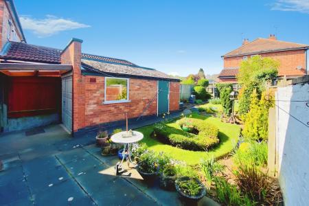 3 bedroom Semi-detached house for sale in Ravenhurst Road, Braunstone Town, LE3