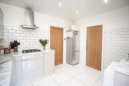 3 bedroom Semi-detached house for sale in Shottery Avenue, Braunstone Town, LE3