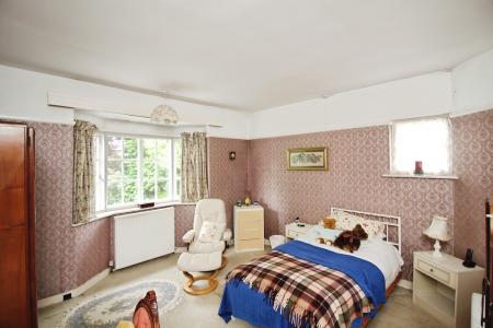 4 bedroom Detached bungalow for sale in Station Road, Kirby Muxloe, LE9