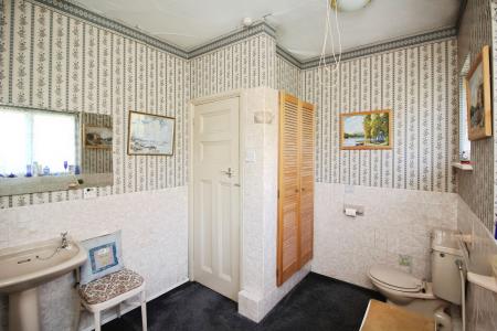 4 bedroom Detached bungalow for sale in Station Road, Kirby Muxloe, LE9