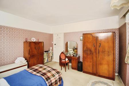 4 bedroom Detached bungalow for sale in Station Road, Kirby Muxloe, LE9