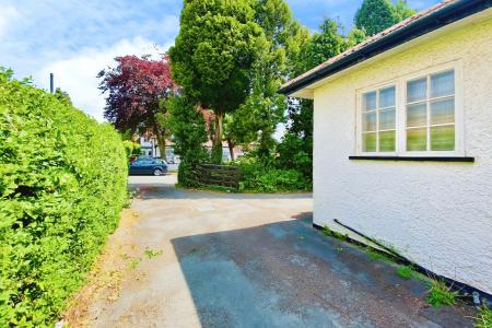 4 bedroom Detached bungalow for sale in Station Road, Kirby Muxloe, LE9