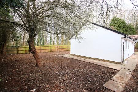 2 bedroom Detached bungalow for sale in Stoneywell Road, Leicester, LE4