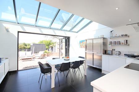 3 bedroom Semi-detached house for sale in Vicarage Close, Kirby Muxloe, LE9