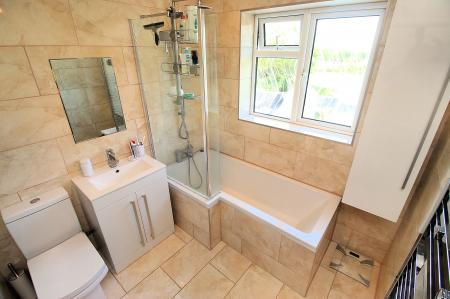 3 bedroom Semi-detached house for sale in Vicarage Close, Kirby Muxloe, LE9