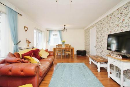 4 bedroom Detached house for sale in Wensleydale Close, Barwell, LE9