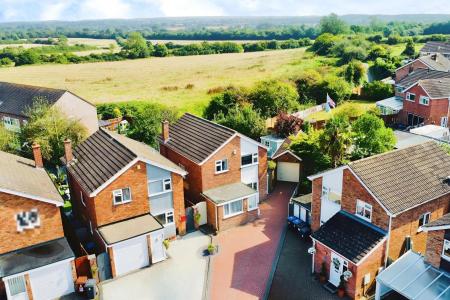 4 bedroom Detached house for sale in Wensleydale Close, Barwell, LE9