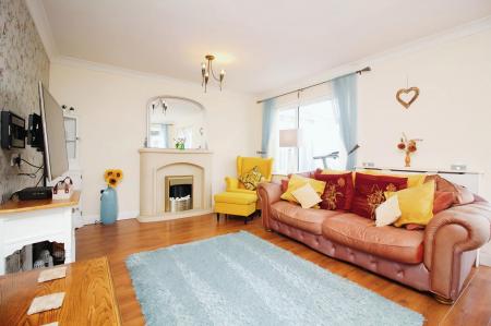 4 bedroom Detached house for sale in Wensleydale Close, Barwell, LE9