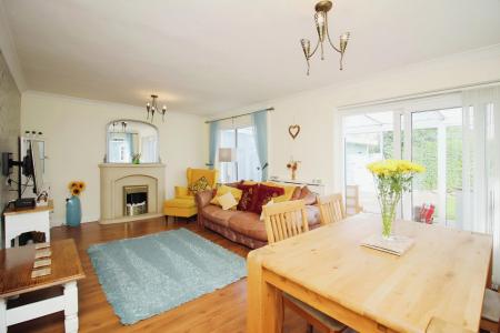 4 bedroom Detached house for sale in Wensleydale Close, Barwell, LE9