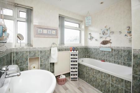 4 bedroom Detached house for sale in Wensleydale Close, Barwell, LE9