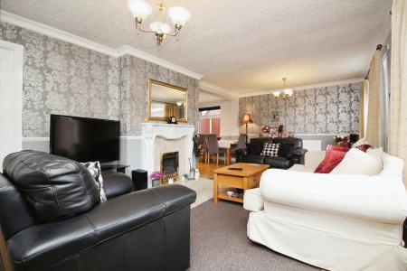 3 bedroom Detached house for sale in Wessex Drive, Leicester, LE3