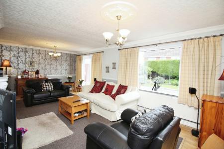 3 bedroom Detached house for sale in Wessex Drive, Leicester, LE3