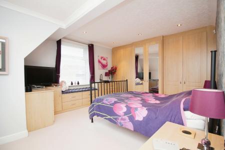 3 bedroom Detached house for sale in Wessex Drive, Leicester, LE3