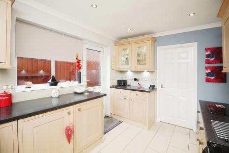 3 bedroom Detached house for sale in Wessex Drive, Leicester, LE3