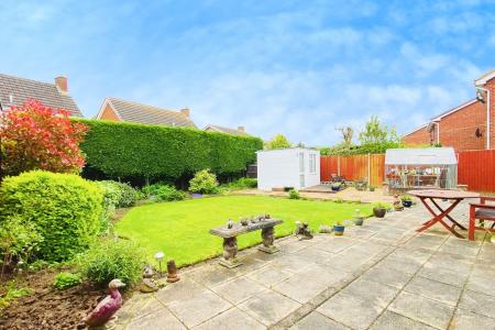 3 bedroom Detached house for sale in Wessex Drive, Leicester, LE3