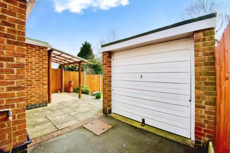 3 bedroom Semi-detached house for sale in Westover Road, Braunstone Town, LE3