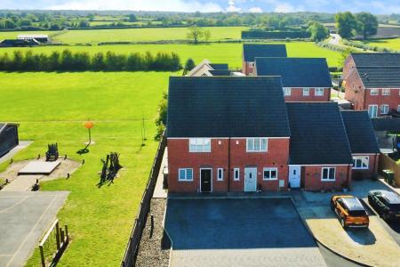 3 bedroom Town house for sale in Windsor Gardens, Croft, LE9