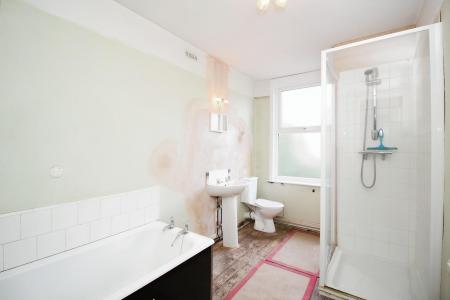 2 bedroom Terraced House for sale in Woodville Road, Leicester, LE3