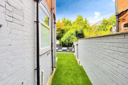 2 bedroom Terraced House for sale in Woodville Road, Leicester, LE3