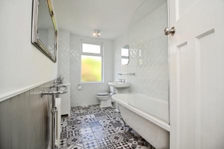 2 bedroom Terraced House for sale in Woodville Road, Leicester, LE3