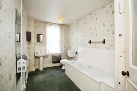 2 bedroom Terraced House for sale in Woodville Road, Leicester, LE3