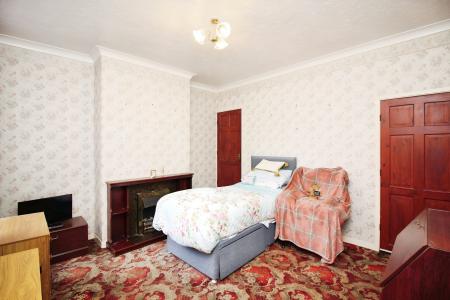 2 bedroom Terraced House for sale in Woodville Road, Leicester, LE3