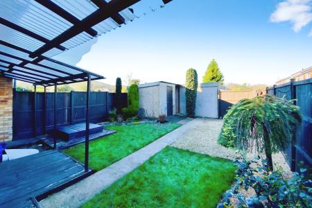 3 bedroom End of terrace house for sale in Ashlyns Rise, Leicester, LE3