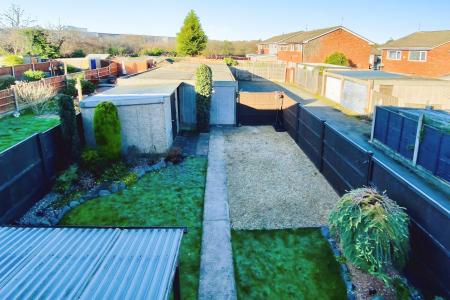 3 bedroom End of terrace house for sale in Ashlyns Rise, Leicester, LE3