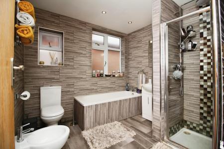 4 bedroom Detached house for sale in 4 Hilders Road, Western Park, LE3