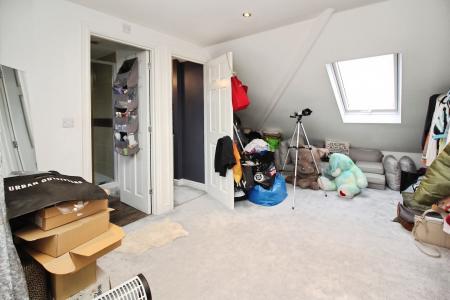 4 bedroom Semi-detached house for sale in Kingsway North, Braunstone Town, LE3