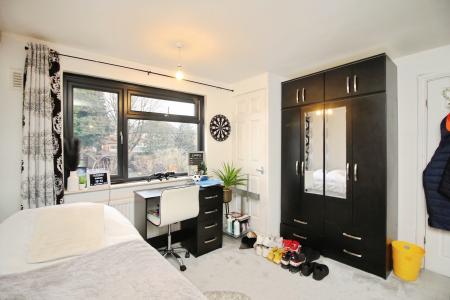 4 bedroom Semi-detached house for sale in Kingsway North, Braunstone Town, LE3