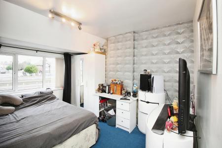 3 bedroom Semi-detached house for sale in Narborough Road South, Braunstone Town, LE3