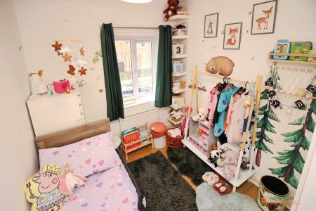 3 bedroom Semi-detached house for sale in Heays Close, New Parks, Leicester, LE3