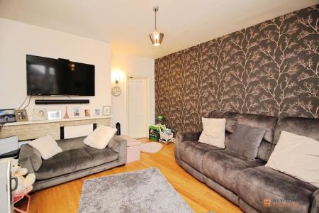 3 bedroom Semi-detached house for sale in Heays Close, New Parks, Leicester, LE3