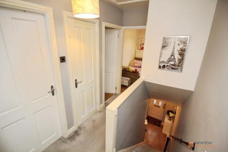 3 bedroom Semi-detached house for sale in Heays Close, New Parks, Leicester, LE3