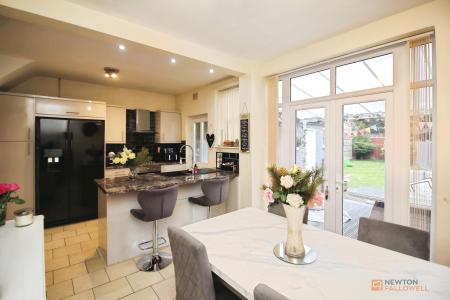 3 bedroom Semi-detached house for sale in Heays Close, New Parks, Leicester, LE3