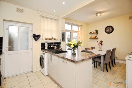 3 bedroom Semi-detached house for sale in Heays Close, New Parks, Leicester, LE3