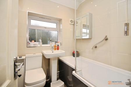 3 bedroom Semi-detached house for sale in Heays Close, New Parks, Leicester, LE3