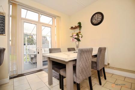 3 bedroom Semi-detached house for sale in Heays Close, New Parks, Leicester, LE3