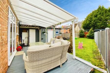 3 bedroom Semi-detached house for sale in Heays Close, New Parks, Leicester, LE3